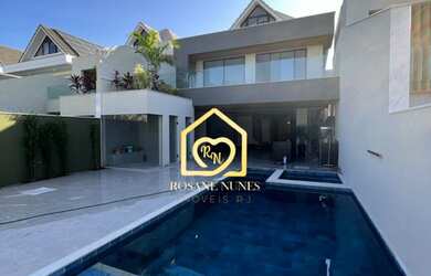 Imagem: A casa em condomínio possui 4 Dormitórios, 5 Banheiros, 2