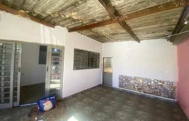 Imagem: A casa possui 2 Dormitórios, 1 Banheiro, 70m² de Área e