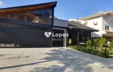 Imagem: A casa em condomínio possui 3 Dormitórios, 5 Banheiros e 335m²