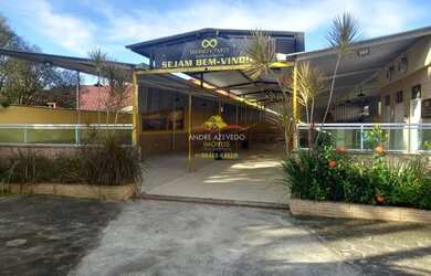 Imagem: O depósito à venda possui e está localizado em São José