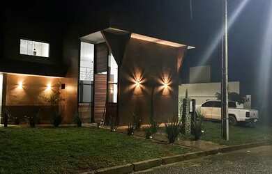 Imagem: A casa em condomínio possui 5 Dormitórios, 5 Banheiros, 3