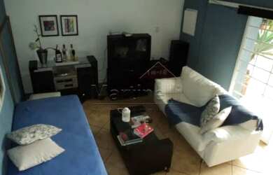 Imagem: A casa possui 2 Dormitórios, 2 Banheiros, 5 Vagas na garagem