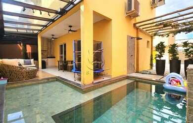 Imagem: A casa em condomínio e possui 3 Dormitórios, Suítes, 4 Banheiros