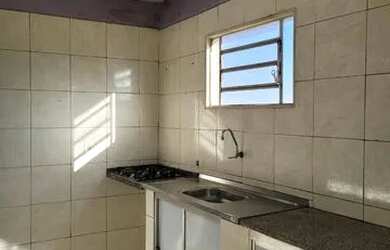 Imagem: A casa possui 3 Dormitórios, 1 Banheiro, 1 Vaga na garagem