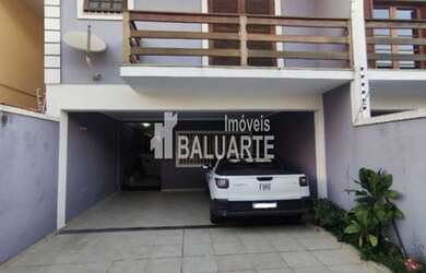 Imagem: A casa possui 3 Dormitórios, 3 Banheiros, 4 Vagas na garagem