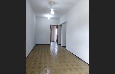 Imagem: A casa possui 4 Dormitórios, 2 Banheiros, 1 Vaga na garagem