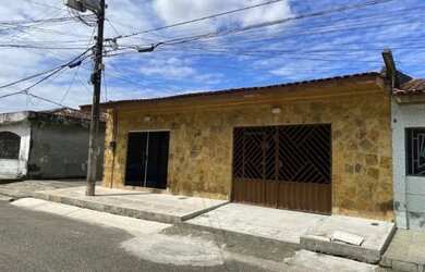 Imagem: A casa possui 4 Dormitórios, 4 Banheiros, 2 Vagas na garagem