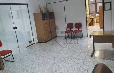 Imagem: O depósito possui 2 Vagas na garagem, 106m² de Área e está