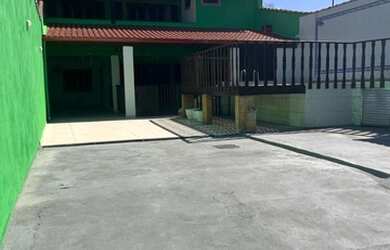 Imagem: A casa possui 3 Dormitórios, 5 Banheiros, 5 Vagas na garagem