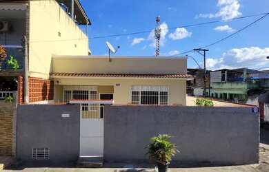 Imagem: A casa possui 2 Dormitórios, 1 Banheiro, 1 Vaga na garagem