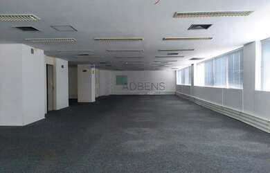 Imagem: O depósito possui 2 Vagas na garagem e 777m² de Área e está