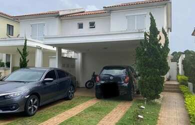 Imagem: A casa possui 3 Dormitórios, 3 Banheiros, 2 Vagas na garagem