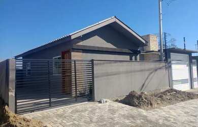 Imagem: A casa possui 2 Dormitórios, 1 Banheiro e está localizado