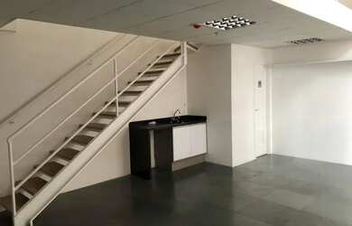 Imagem: O depósito possui 2 Vagas na garagem, 60m² de Área e está