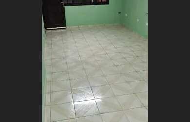 Imagem: A casa possui 2 Dormitórios, 2 Banheiros, 2 Vagas na garagem