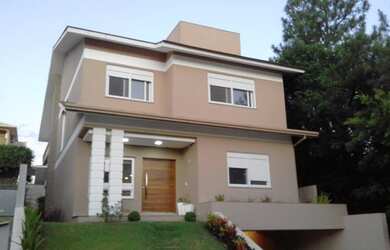 Imagem: A casa em condomínio possui 5 Dormitórios, 3 Banheiros, 330m²