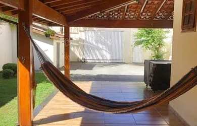 Imagem: A casa possui 2 Dormitórios, 2 Banheiros, 5 Vagas na garagem