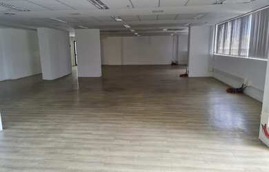 Imagem: O depósito possui 5 Vagas na garagem, 500m² de Área e Imóvel