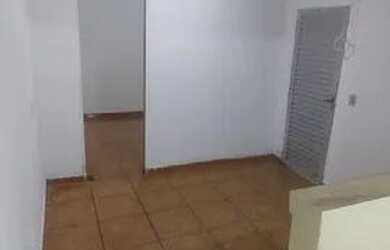 Imagem: A casa possui 1 Dormitório, 1 Banheiro e está localizado