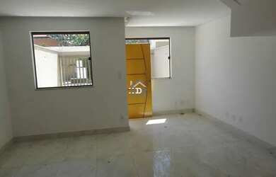 Imagem: A casa possui 3 Dormitórios, 2 Banheiros, 1 Vaga na garagem