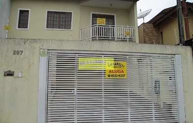 Imagem: A casa possui 3 Dormitórios, 3 Banheiros, 4 Vagas na garagem