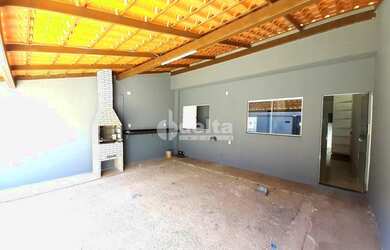 Imagem: A casa possui 2 Dormitórios, 1 Banheiro, 3 Vagas na garagem