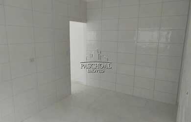 Imagem: A casa possui 2 Dormitórios, 1 Banheiro, 1 Vaga na garagem