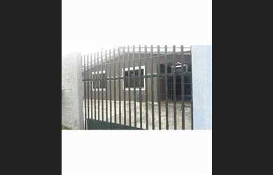 Imagem: A casa possui 3 Dormitórios, 1 Banheiro, 1 Vaga na garagem