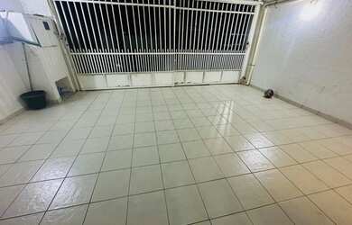 Imagem: A casa possui 2 Dormitórios, 1 Banheiro, 2 Vagas na garagem