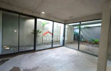 Imagem: O depósito possui 1 Vaga na garagem, 389m² de Área e está