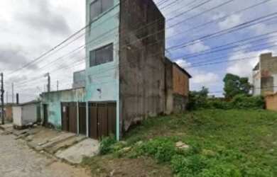 Imagem: A casa possui 3 Dormitórios, 2 Banheiros, 1 Vaga na garagem