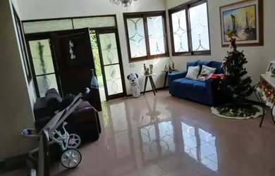 Imagem: A casa possui 4 Dormitórios, 4 Banheiros, 4 Vagas na garagem