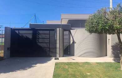 Imagem: A casa possui 5 Dormitórios, 4 Banheiros, 4 Vagas na garagem