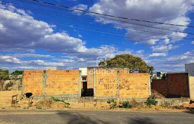 Imagem: O terreno possui 450m² de Área e está localizado em Ibituruna