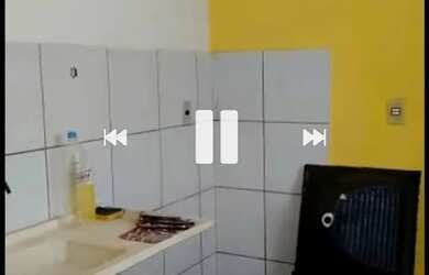 Imagem: A casa possui 2 Dormitórios, 1 Banheiro, 4 Vagas na garagem