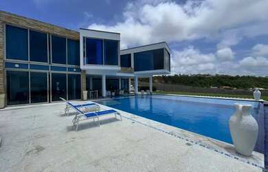 Imagem: A casa possui 3 Dormitórios, 3 Banheiros, 3 Vagas na garagem