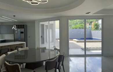 Imagem 10: CASA EM BC. com 5 suítes, 6 bwc, 3 vagas, nova, em cond. fechado com...