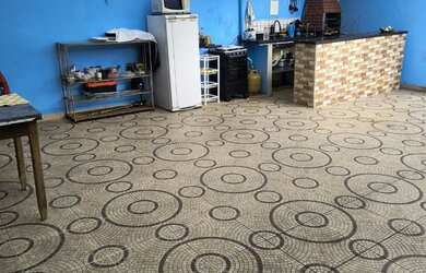 Imagem: A casa possui 3 Dormitórios, Acomodam 12 pessoas, 3 Vagas na