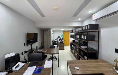 Imagem: O depósito possui 1 Vaga na garagem, 26m² de Área e está