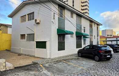 Imagem: O apartamento possui 1 Dormitório, 1 Banheiro, 1 Vaga na garagem