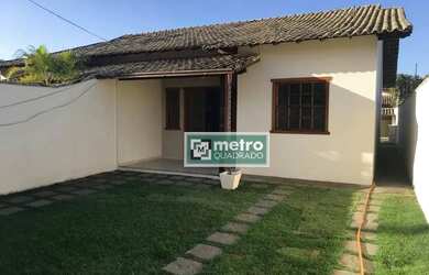 Imagem: A casa possui 2 Dormitórios, 2 Banheiros, 2 Vagas na garagem