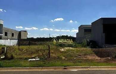 Imagem: O terreno possui 347m² de Área e está localizado em Parque