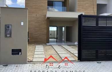 Imagem: A casa possui 3 Dormitórios, 2 Banheiros, 2 Vagas na garagem