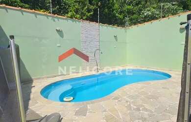 Imagem: A casa possui 3 Dormitórios, 2 Banheiros, 4 Vagas na garagem