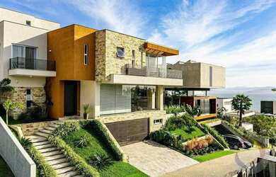 Imagem: A casa em condomínio possui 5 Dormitórios, 5 Banheiros, 5