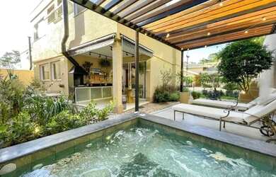 Imagem: A casa em condomínio possui 4 Dormitórios, 5 Banheiros, 2