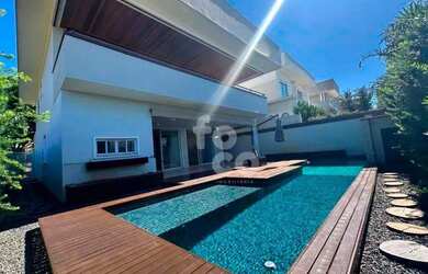 Imagem: A casa em condomínio possui 4 Dormitórios, 5 Banheiros, 5