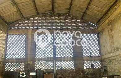 Imagem: O depósito possui 5 Vagas na garagem, 1.230m² de Área e