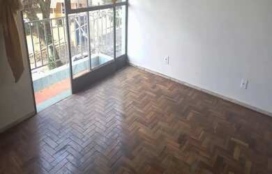 Imagem: O apartamento possui 4 Dormitórios, 2 Banheiros, 2 Vagas na