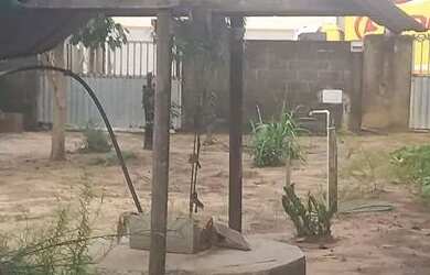 Imagem: A casa possui 3 Dormitórios, 1 Banheiro e está localizado